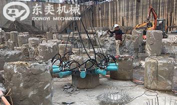 截除500mm直徑的混凝土樁頭現(xiàn)場 BY180S破樁